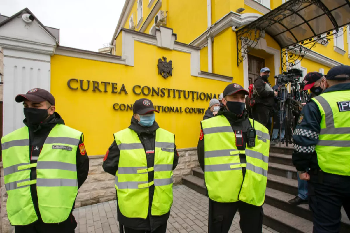 FAKE NEWS: PAS cedează stadionul republican americanilor, în urma deciziei Curţii Constituţionale, ai cărei judecători sunt cetăţeni români