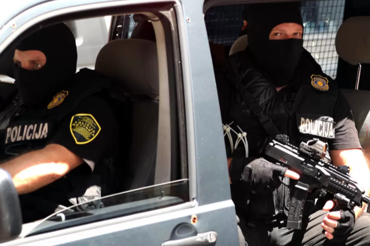 Poliția bosniacă anchetează un bărbat suspectat de trafic de arme către Franța