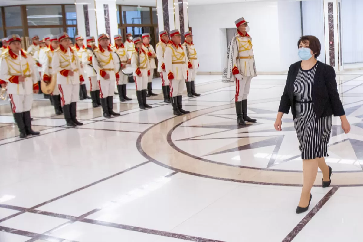 Noul premier al Republicii Moldova, Natalia Gavriliță, le-a cerut membrilor echipei sale executive să fie „pe jumătate miniștri, pe jumătate procurori”