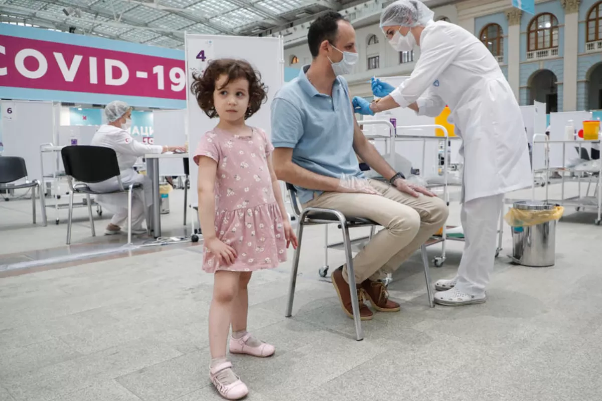 Rusia afirmă că vaccinul său anti-COVID-19 Sputnik V are o eficiență de circa 83% împotriva noii tulpini Delta