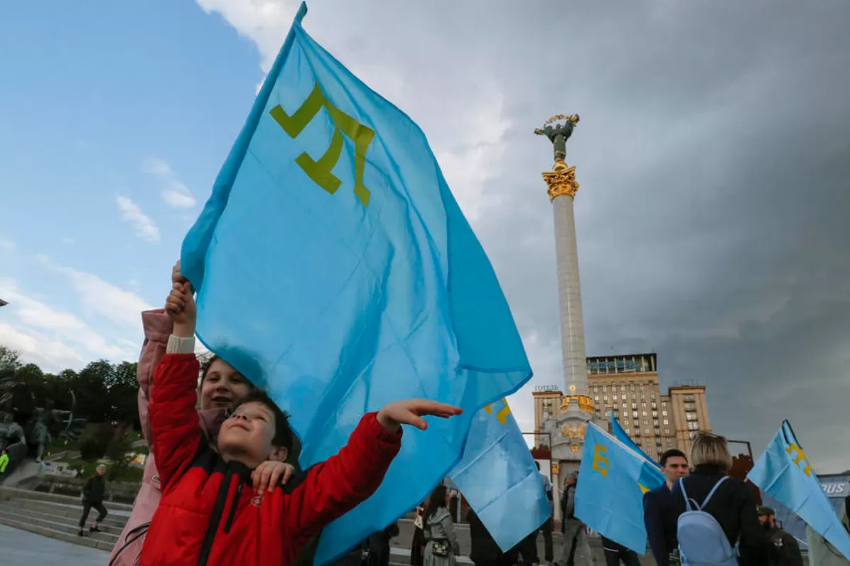 Un tribunal militar rus a condamnat, luni, la pedepse grele cu închisoare patru etnici tătari din peninsula ucraineană Crimeea