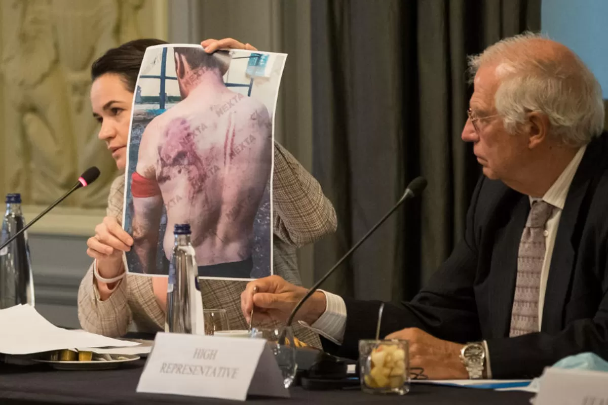 Opozantul belarus Stepan Latîpov, care, în iunie, a încercat să se sinucidă în plină instanță, a fost condamnat la opt ani și jumătate de închisoare