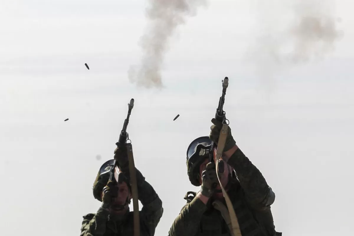 Un militar ucrainean a fost ucis de separatişti pro-ruşi, pe frontul de est. Kievul denunţă numeroasele încălcări ale încetării focului