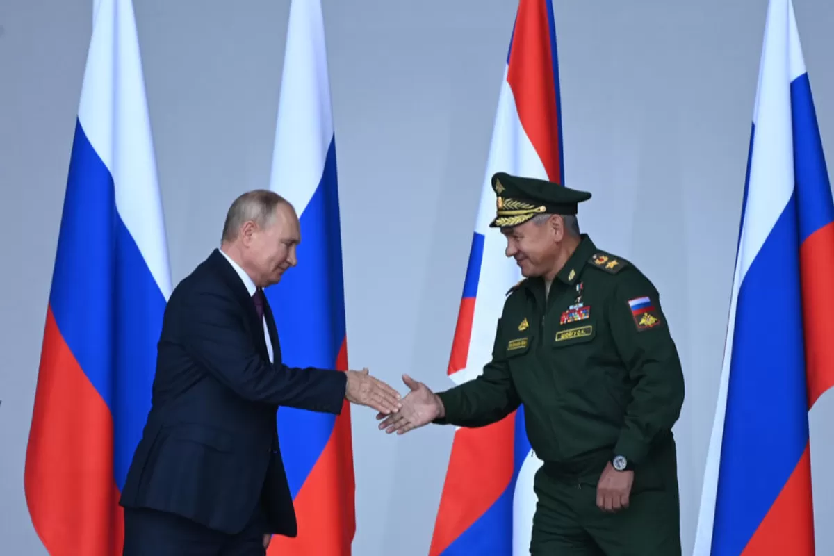 Preşedintele rus, Vladimir Putin, a dispus, marţi, plata unor prime de 15 mii de ruble, echivalentul a circa 170 de euro, pentru militari şi membrii forţelor de ordine