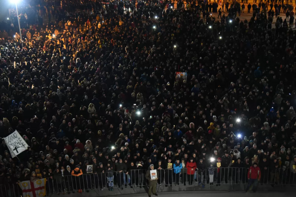 Proteste violente au încercat să împiedice întronizarea, într-o mănăstire disputată din capitala istorică a Muntenegrului, Cetinje, a noului episcop local al bisericii ortodoxe sârbe