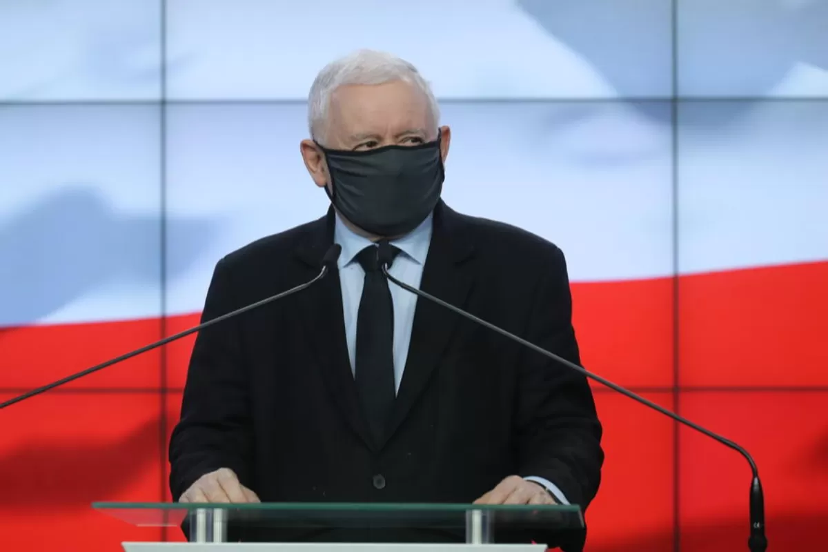 Liderul puterii conservatoare din Polonia, Jaroslaw Kaczynski, spune că ţara sa îşi apără suveranitatea, dar nu va părăsi Uniunea Europeană
