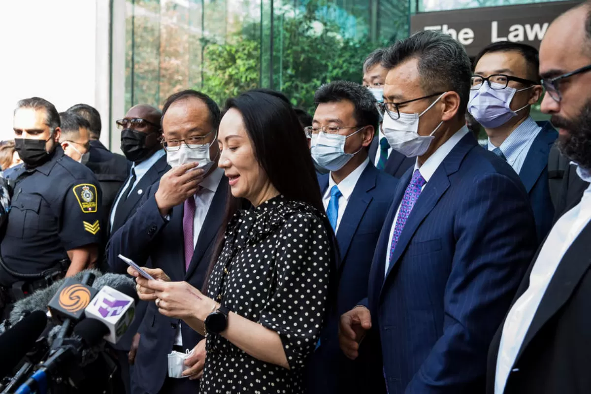 Directoarea economică a gigantului telecom chinez Huawei, Meng Wanzhou, a fost pusă în libertate după aproape trei ani de autoritățile canadiene