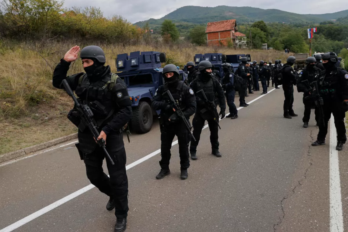 Trupele NATO din Kosovo au anunțat că, pe fondul tensiunilor în creștere, și-au intensificat patrulele în nordul fostei provincii sârbe cu populație majoritar albaneză