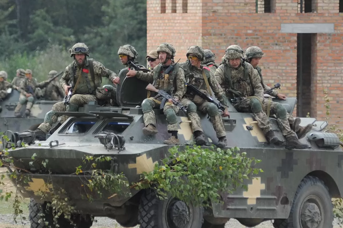 FAKE NEWS: Armata ucraineană ar putea curăța Donbass-ul și Crimeea de populația vorbitoare de limba rusă