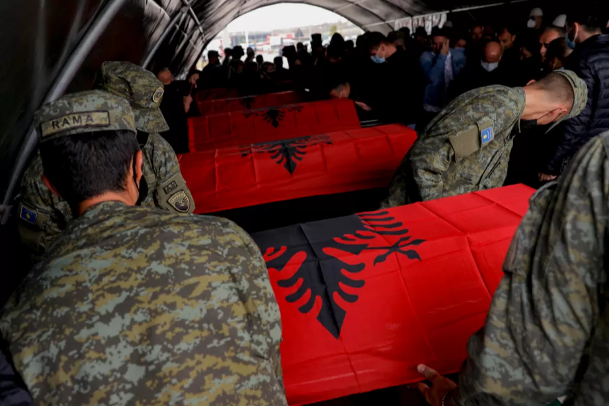 Un fost poliţist sârb a fost condamnat de o instanţă din Kosovo la 20 de ani de închisoare, fiindcă a participat la execuţia a 13 civili albanezi în 1999