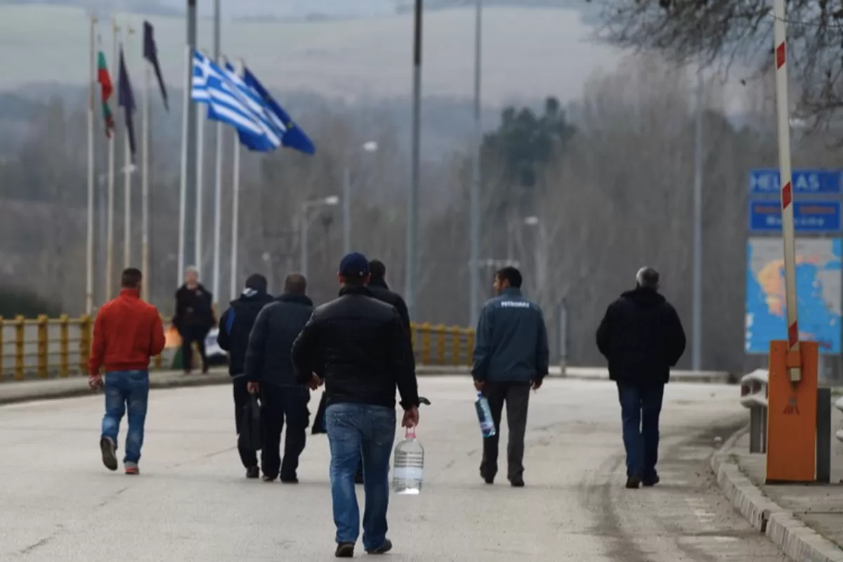 Doi lituanieni şi un rus, angajaţi la cea mai importantă uzină de armament şi muniţie din Bulgaria, au fost arestaţi fiindcă furau informaţii secrete