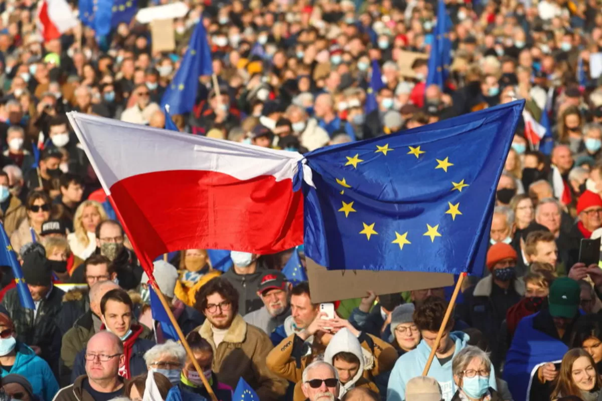 Polonia: Should I Stay or Should I Go?