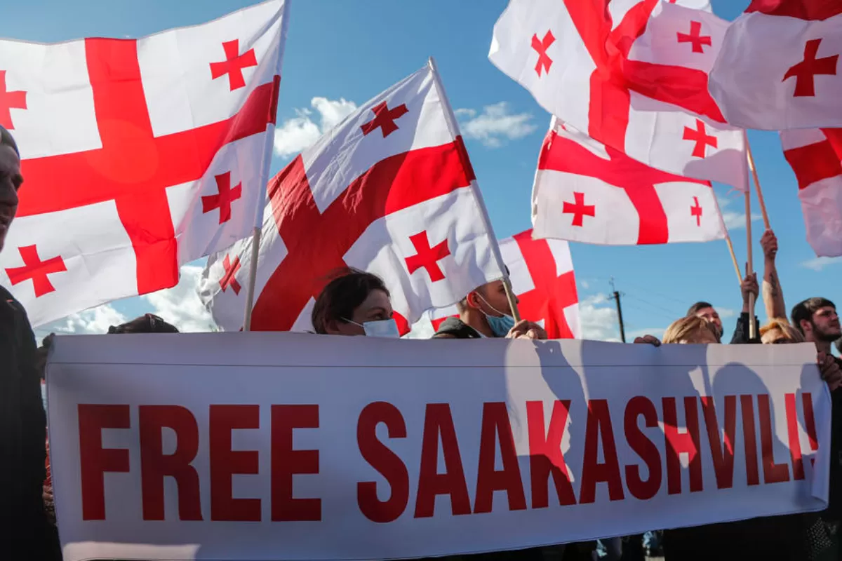 Zeci de mii de oameni au manifestat în Georgia, pentru a cere eliberarea fostului președinte  Mihail Saakașvili