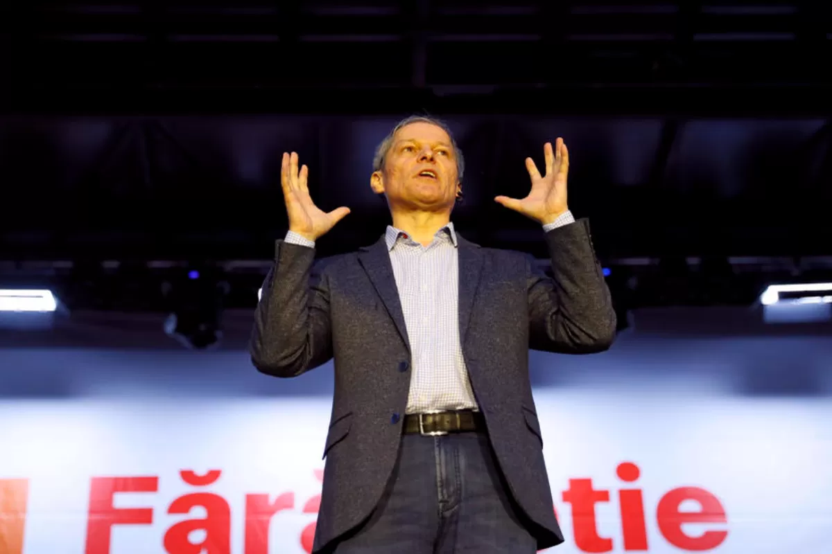 Guvernul monocolor şi minoritar USR, propus de Dacian Cioloş, nu a primit, miercuri, votul de învestitură în Parlamentul de la Bucureşti