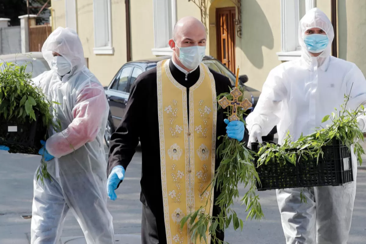 FAKE NEWS: Incendiile din spitalele românești sunt o „făcătură”, iar vaccinuri anti-COVID-19 sunt expirate