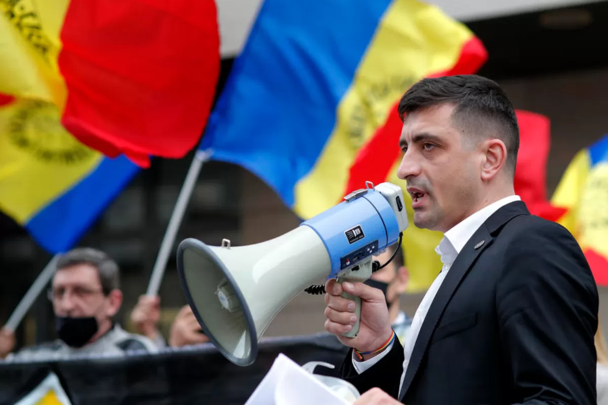 Opoziția naționalistă din Parlamentul de la București a anunţat, luni, iniţierea procedurilor de suspendare a preşedintelui Klaus Iohannis