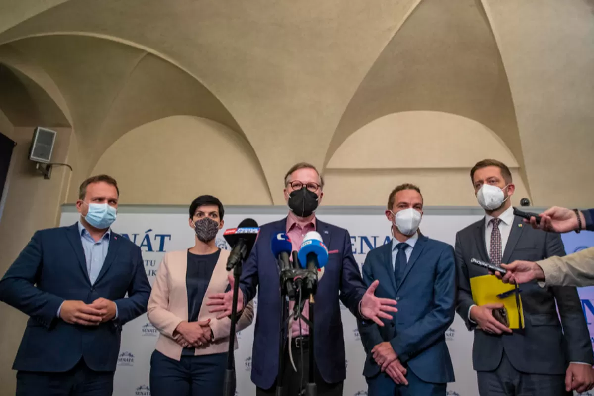 Cele două coaliţii de partide care au câştigat, luna trecută, alegerile parlamentare din Cehia au căzut de acord să formeze un nou guvern