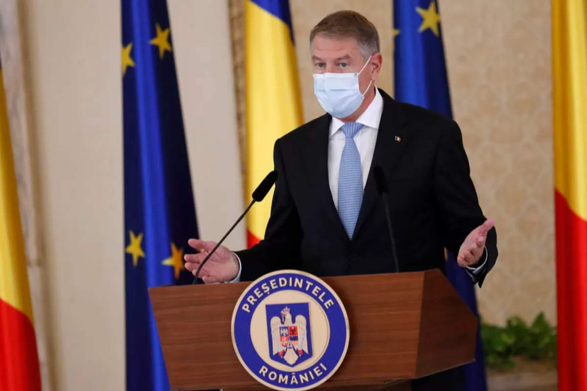 Preşedintele României, Klaus Iohannis, a anunţat că așteaptă crearea unei majorități parlamentare înainte de a chema partidele la consultări pentru formarea unui nou guvern