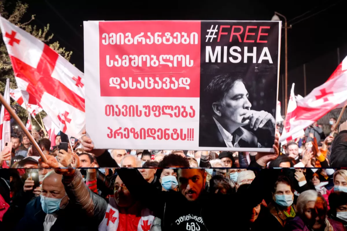 Mii de georgieni au manifestat pentru eliberarea fostului președinte Mihail Saakașvili