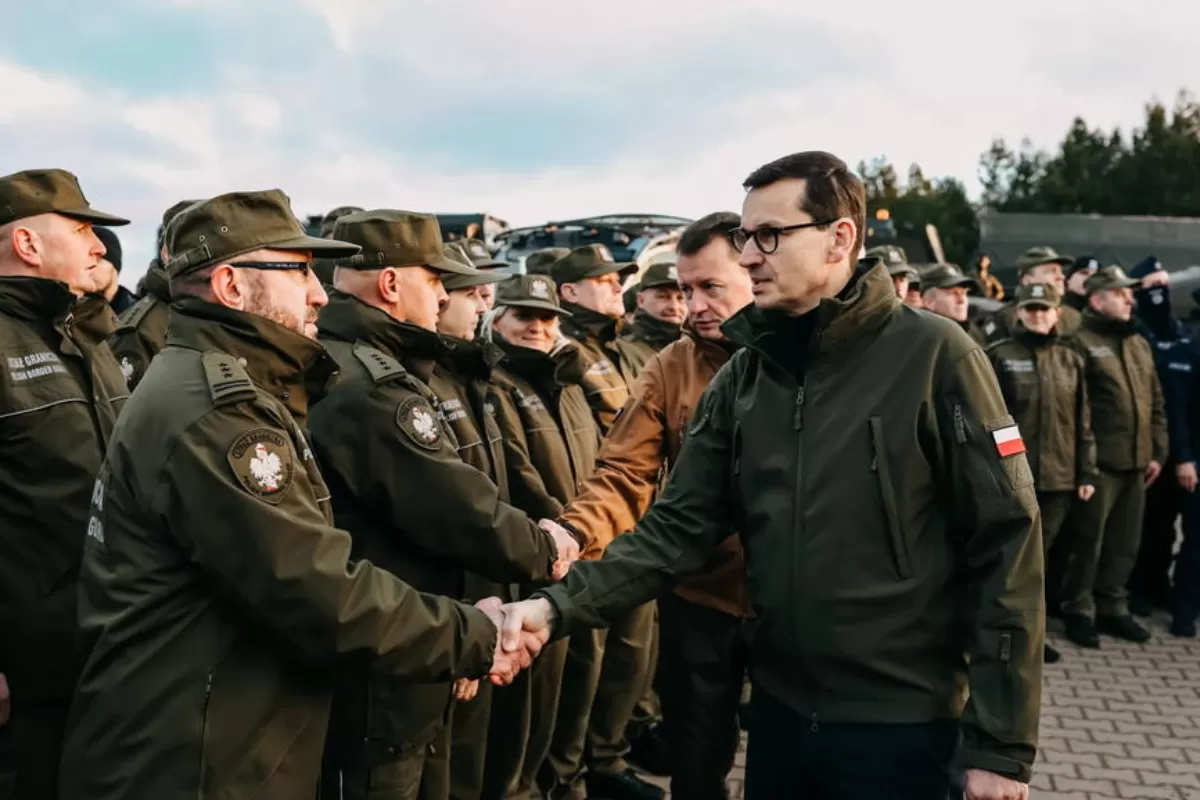 Premierul polonez, Mateusz Morawiecki, l-a acuzat pe preşedintele rus, Vladimir Putin, că e comanditarul valului de migranţi ilegali care încearcă să intre în Polonia