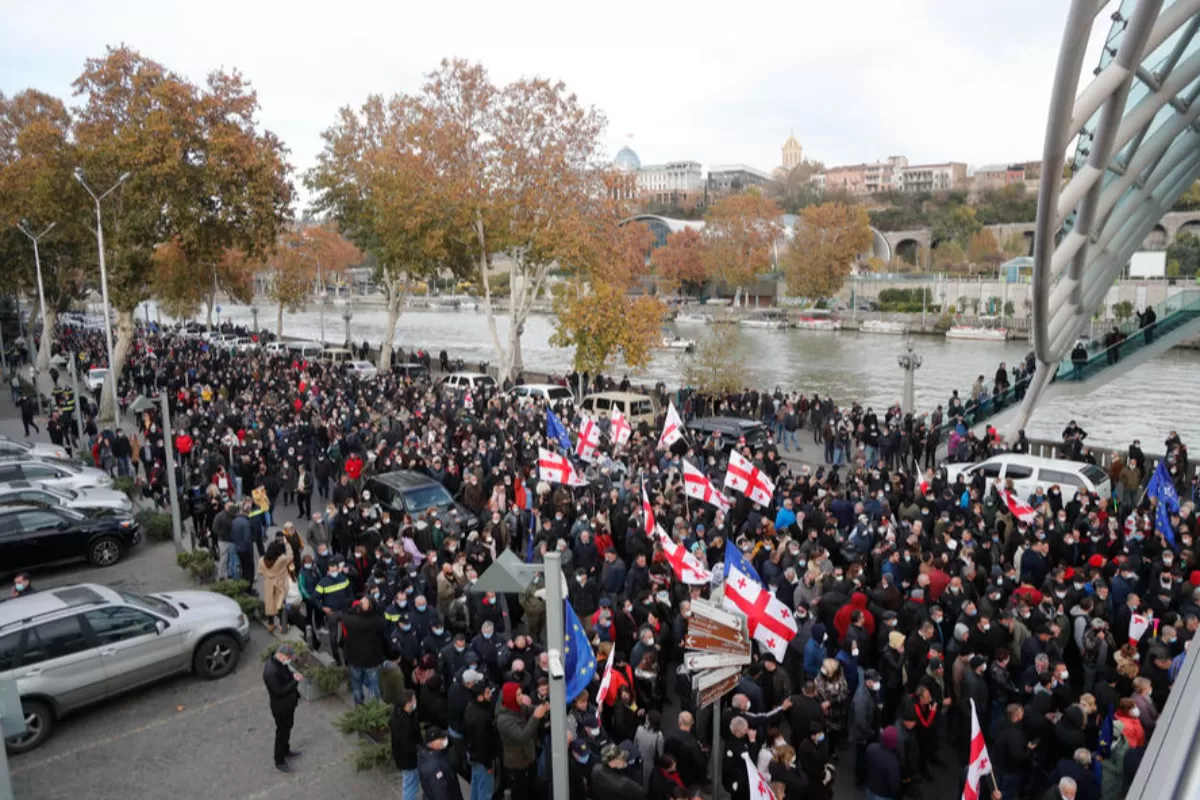 Autoritățile georgiene au dat asigurări că fostul președinte Mihail Saakașvili, întemnițat și aflat în greva foamei, primește toate îngrijirile necesare