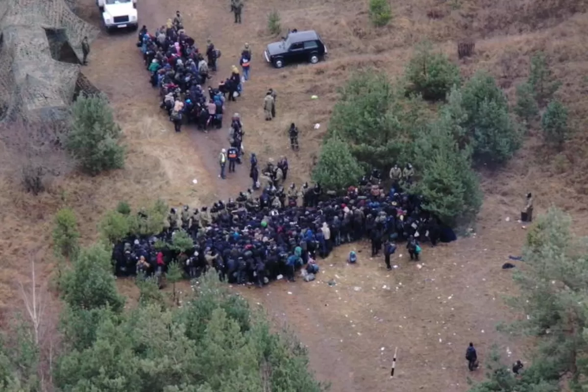 Varșovia anunță că sute de migranți ilegali au încercat, din nou, să treacă granița dintre Belarus și Polonia