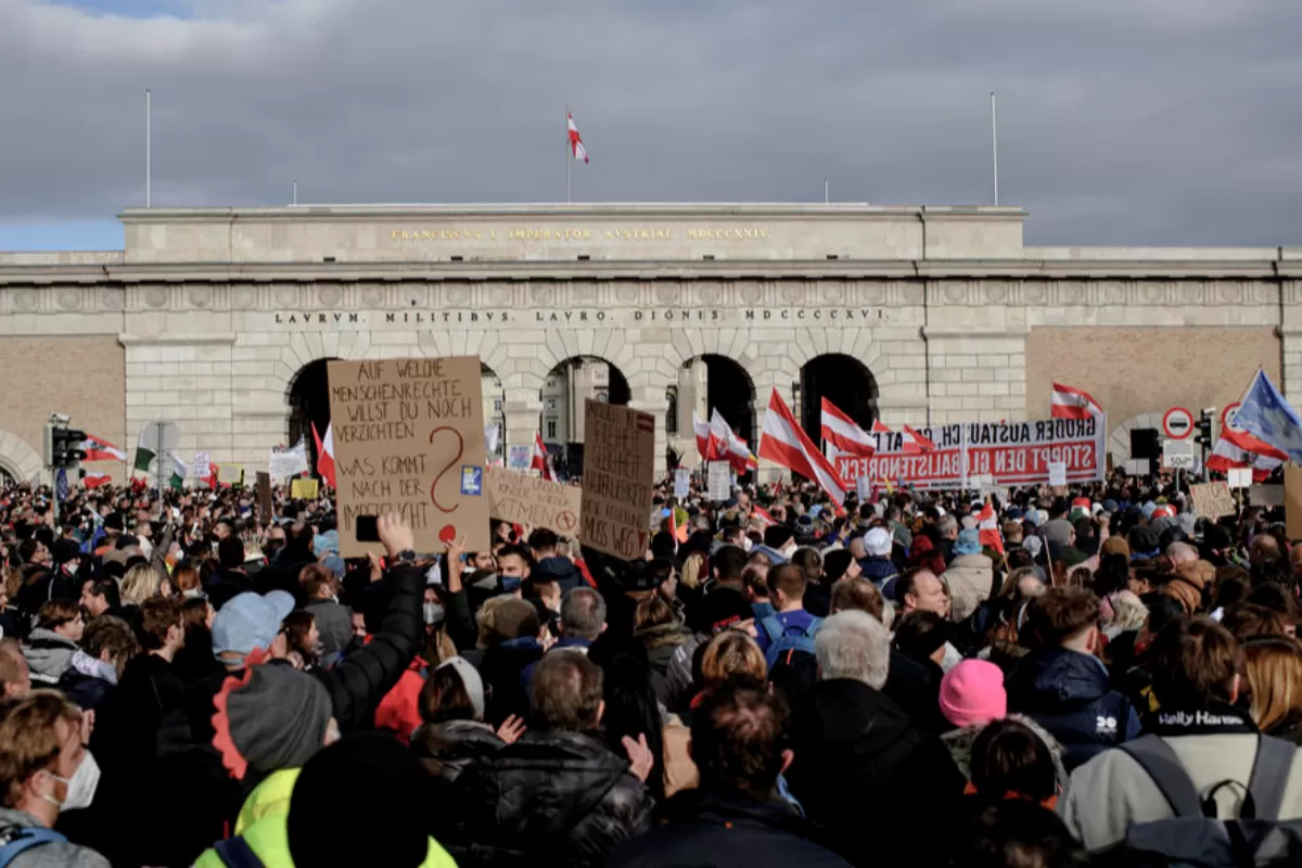 Întreaga populație a Austriei intră, de luni, în carantină
