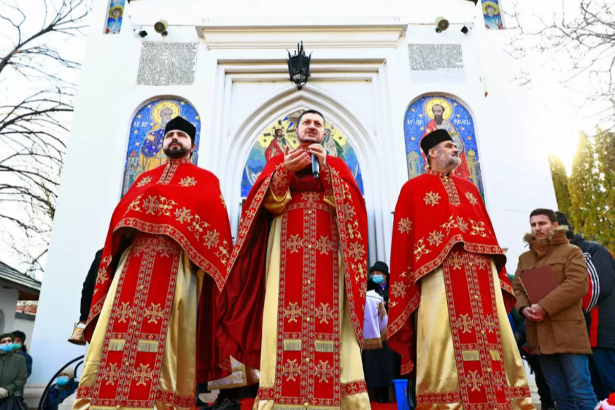 DEZINFORMARE: Certificatul verde încalcă libertăți fundamentale și pregătește asaltul asupra Bisericii