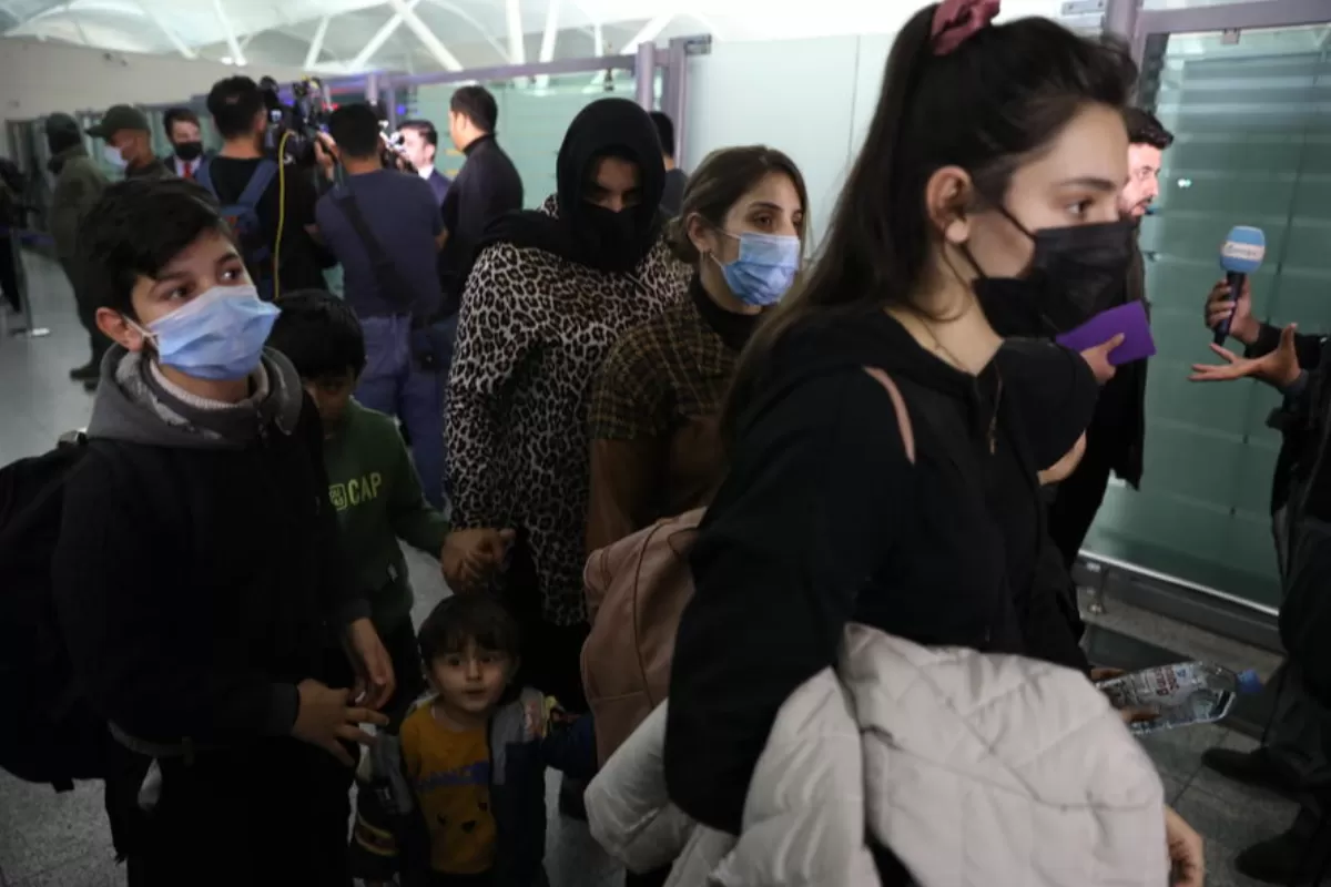 Încă 400 de migranți ilegali au fost repatriați, marți, cu avionul, din Belarus în Irak