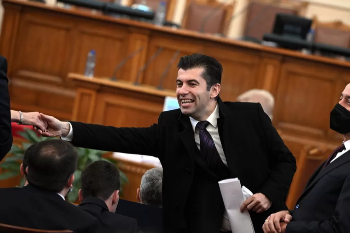 Preşedintele bulgar, Rumen Radev, i-a încredințat fostului ministru Kiril Petkov mandatul de a forma un nou guvern