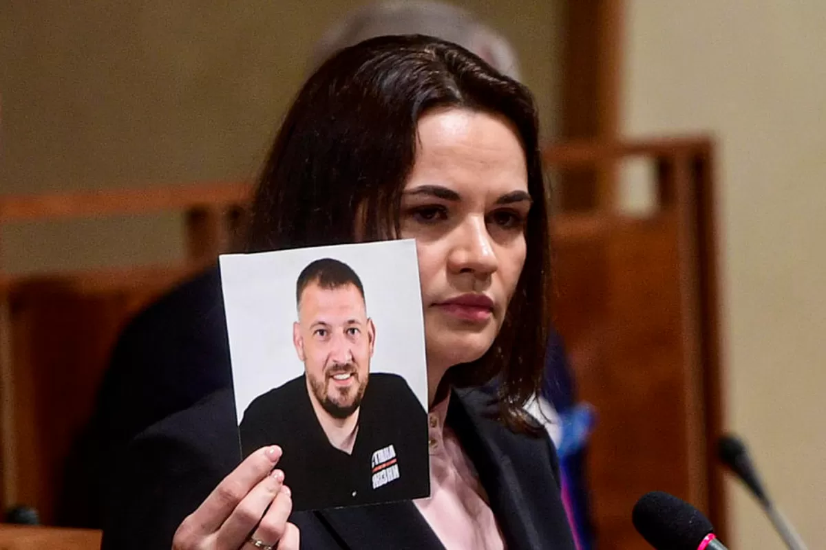 18 ani ar urma să stea după gratii video-bloggerul Serghei Tihanovski, soțul celei mai cunoscute opozante din Belarus