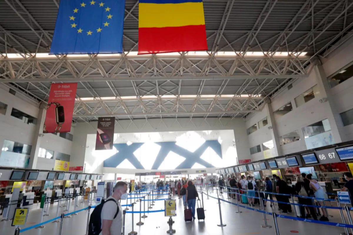 De luni, 20 decembrie, toate persoanele care vin în România sunt obligate să completeze, prin aplicaţia plf.gov.ro, formularul electronic de intrare