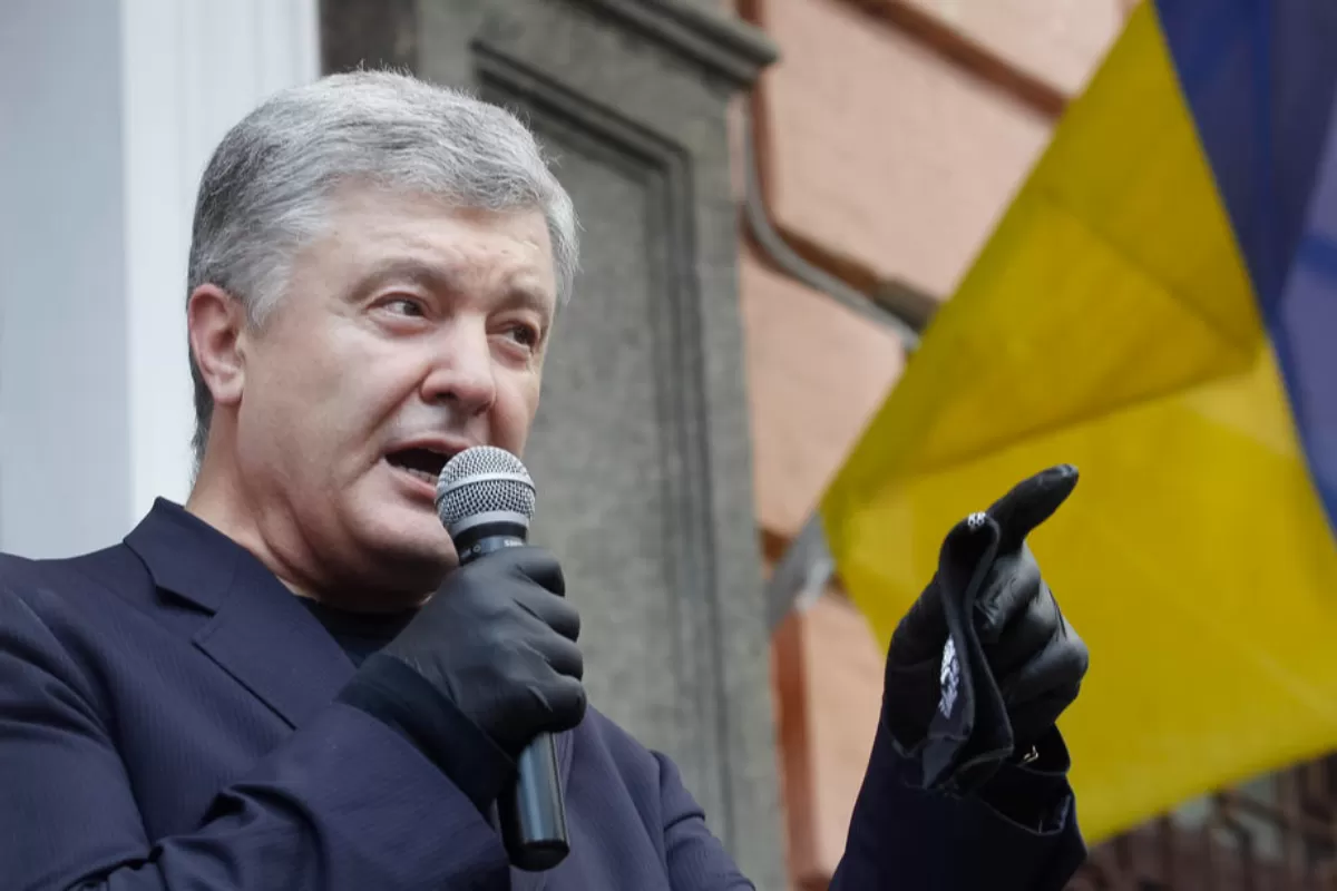 Criza din Ucraina: Fostul preşedinte ucrainean, Petro Poroşenko, e suspectat de trădare, fiindcă ar fi făcut tranzacţii cu rebelii separatişti din Donbas