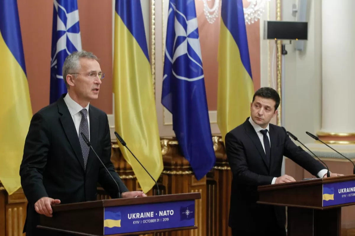 Criza din Ucraina: În pofida avertismentelor Rusiei, Zelenski îi cere NATO un termen clar de aderare a Ucrainei