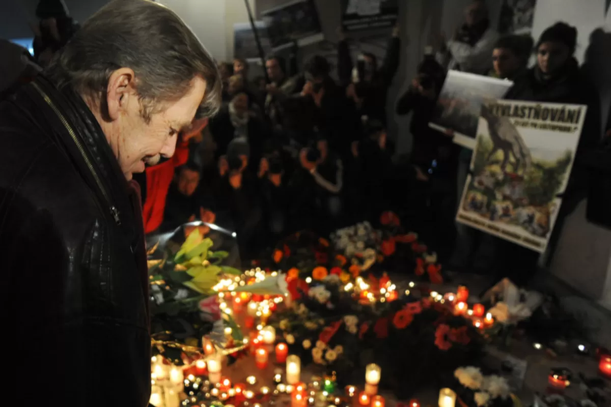 După mai bine de trei decenii, Revoluția de Catifea se încheie cu adevărat