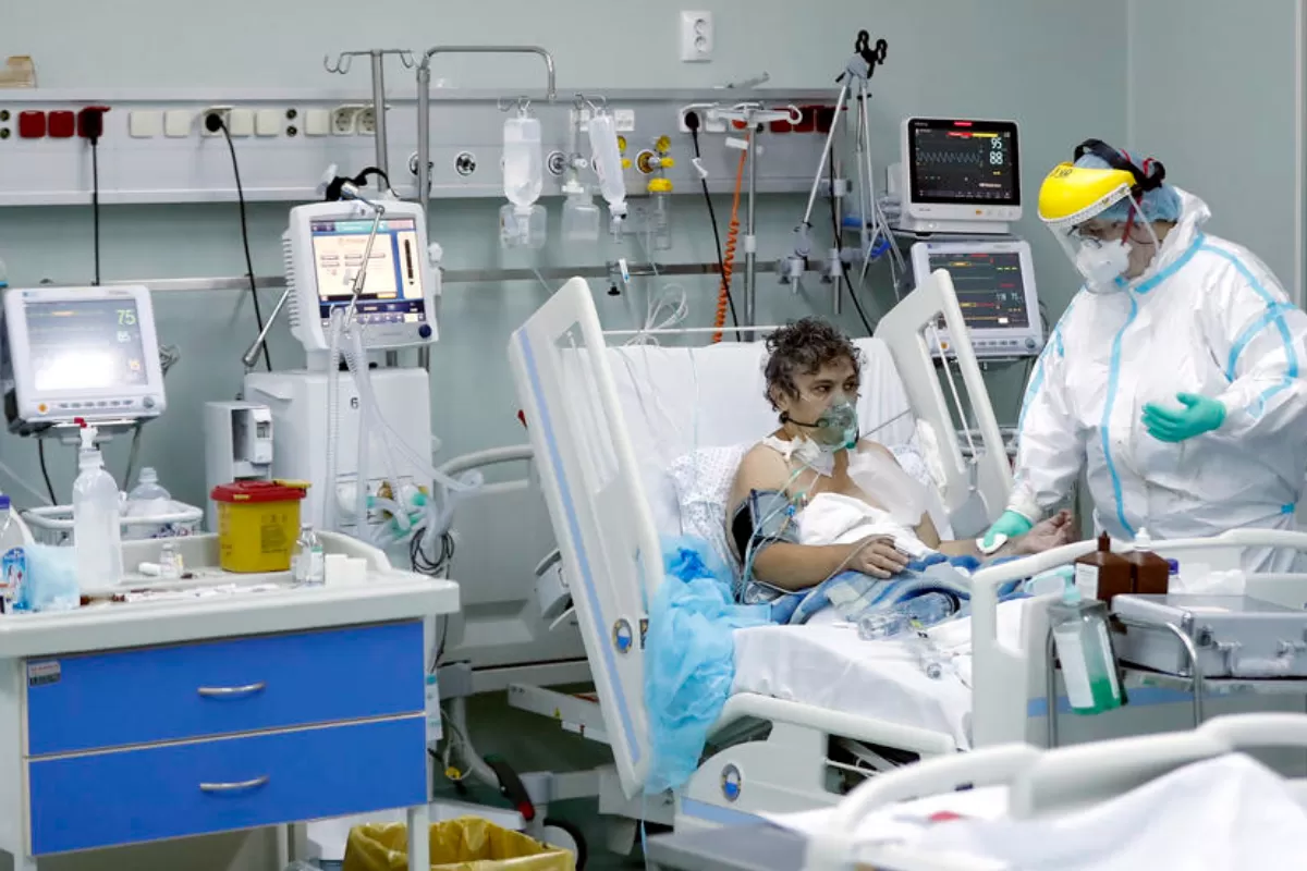 Numărul de infectări noi cu COVID-19 s-a dublat în România de la o zi la alta