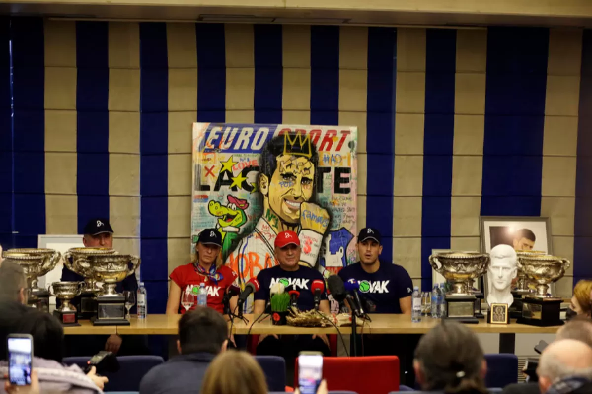 Scandalul Djokovic: o poveste cu politicieni, anti-vacciniști și naționaliști sârbi