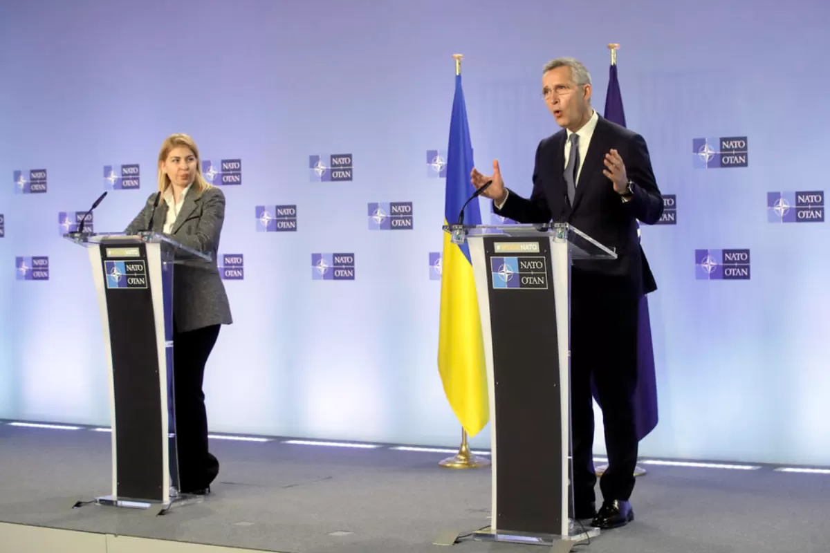 Criza din Ucraina: NATO repetă că ucrainenii au dreptul să se apere și că rușii vor plăti scump dacă îi atacă