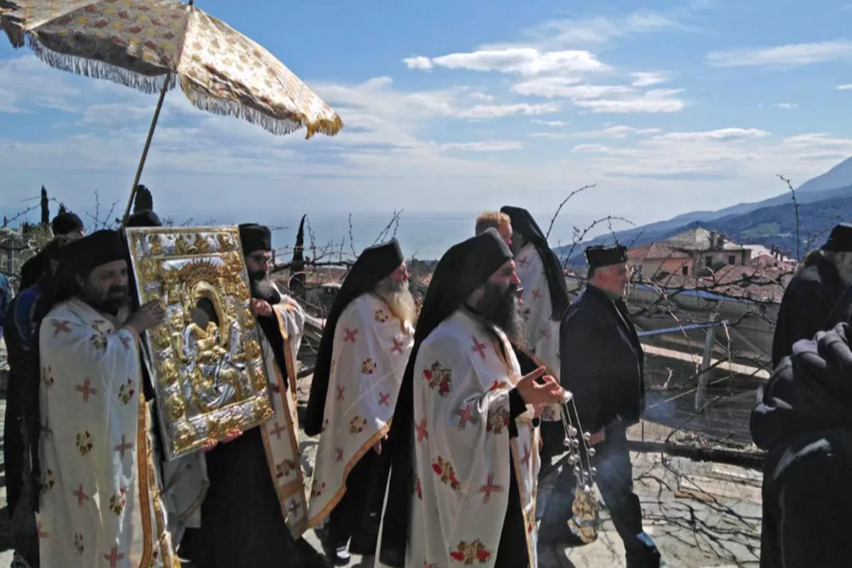 Peste 40 de călugări de la Muntele Athos au murit de la declanșarea pandemiei de COVID-19