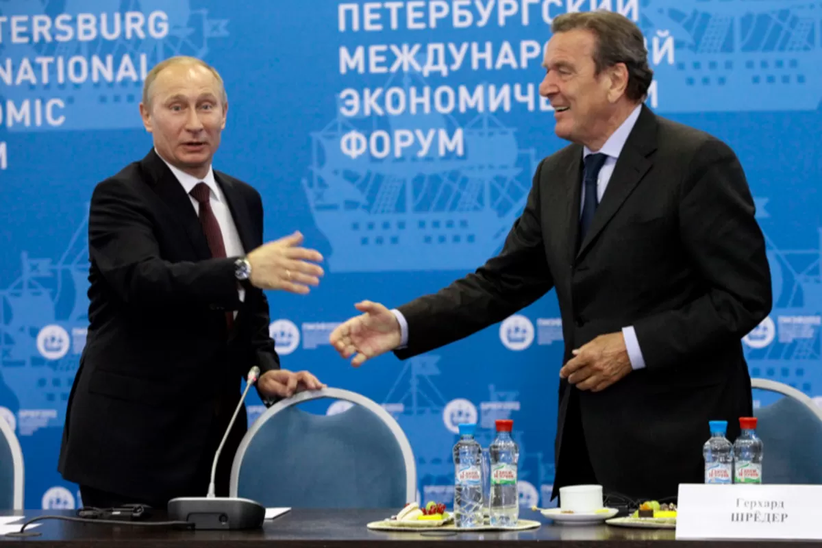 Criza gazelor: fostul cancelar social-democrat german Gerhard Schröder figurează pe lista candidaților la consiliul de administrație al gigantului energetic rusesc Gazprom