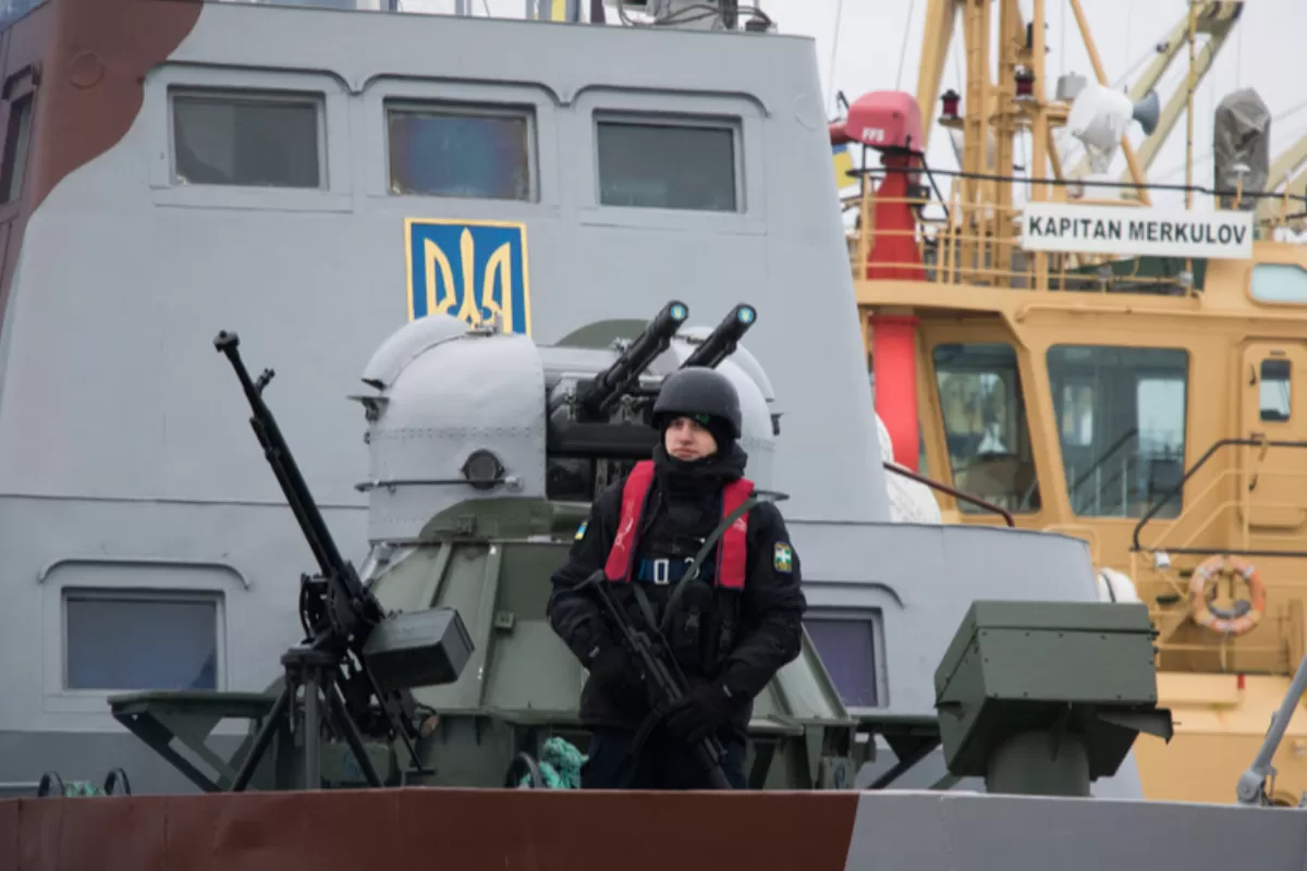 Criza din Ucraina: Kievul denunță blocarea strâmtorii Kerci de către Rusia