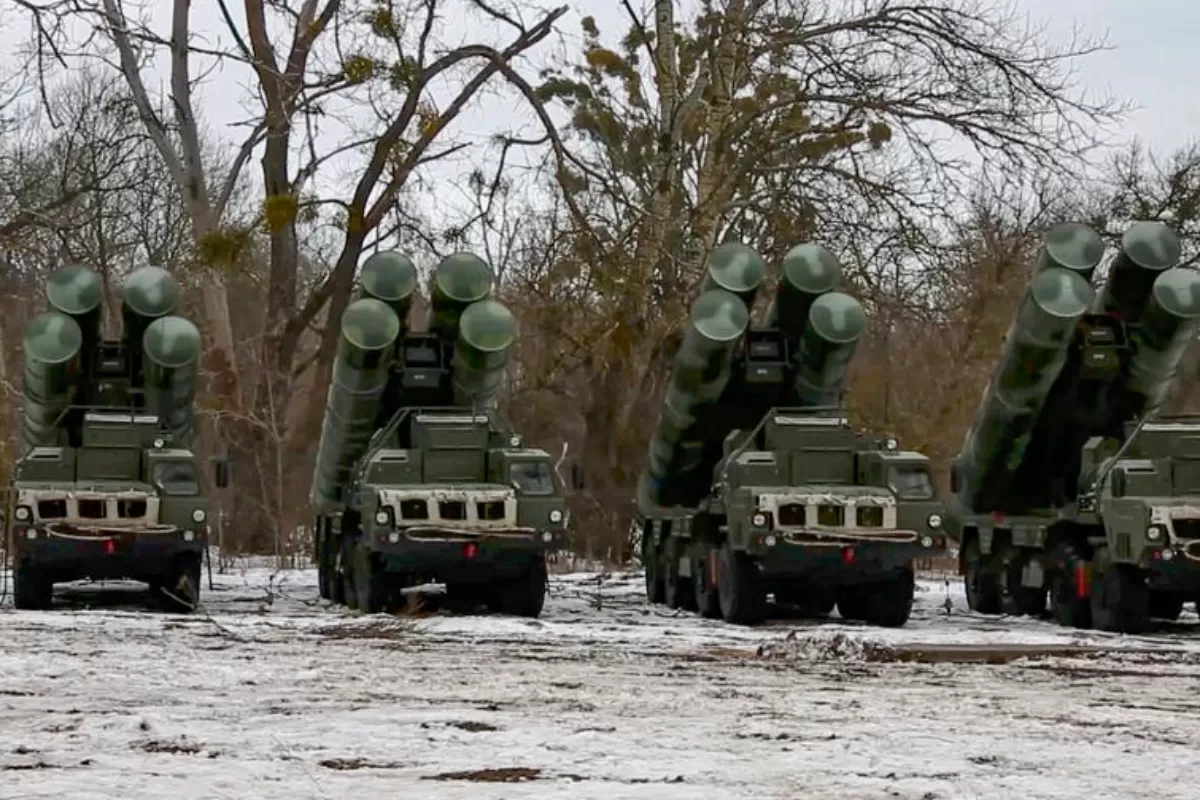 Criza din Ucraina: NATO consideră desfășurarea trupelor ruse la granițe un moment primejdios pentru securitatea Europei