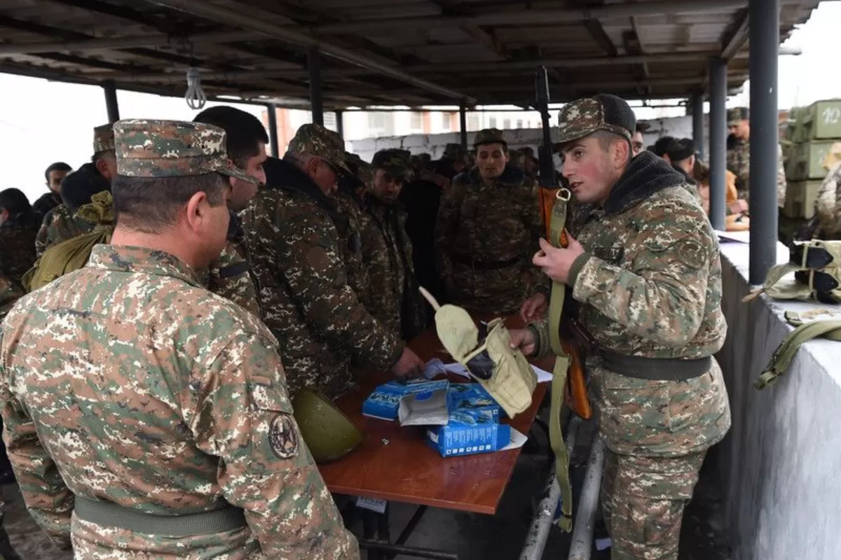 Armenia a anunţat arestarea a 19 persoane, între care şi militari, acuzate de spionaj