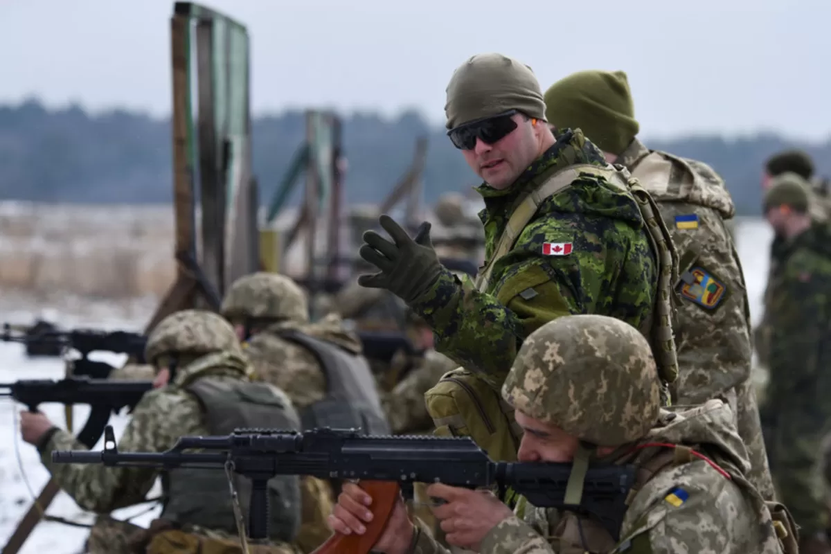 Criza din Ucraina: Canada își relochează militarii care antrenau trupele ucrainene
