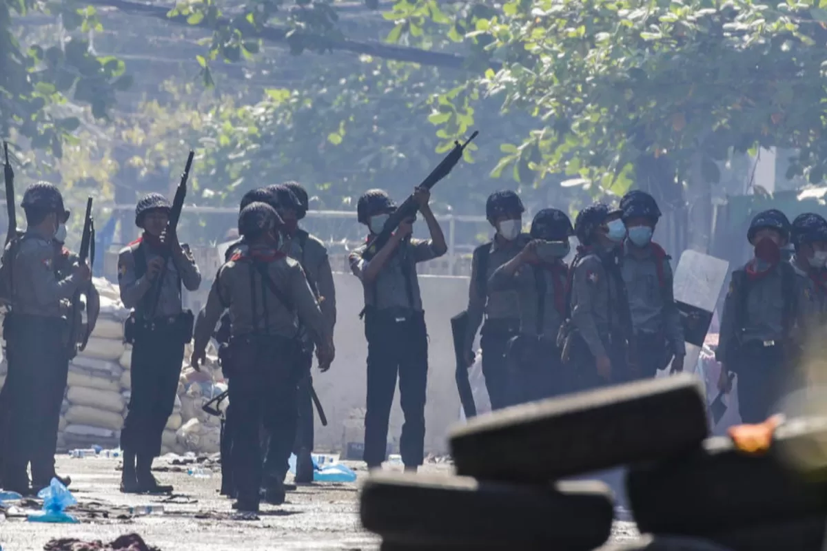 Rusia, China și Serbia, acuzate că livrează juntei militare din Birmania arme cu care sunt masacrați civili