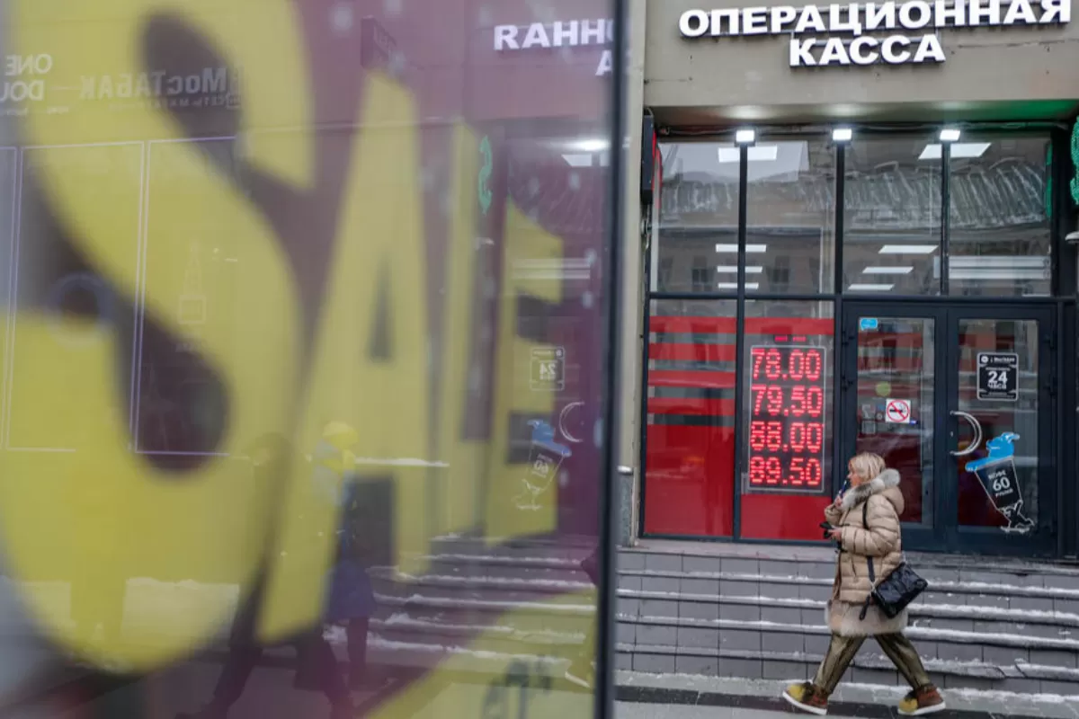 RĂZBOI ÎN UCRAINA: invazia a provocat panică pe piețele mondiale