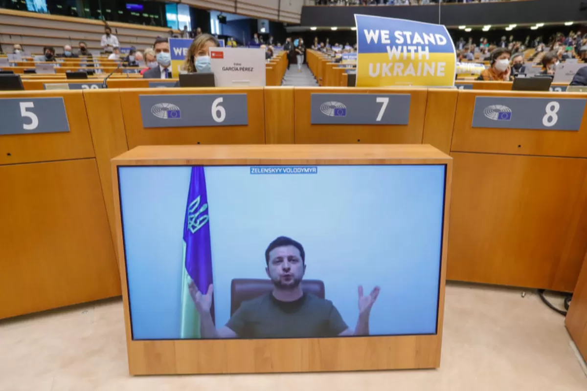 RĂZBOI ÎN UCRAINA: Atacul Rusiei asupra Ucrainei marchează o nouă eră pentru Europa – susţin, la Bruxelles, europarlamentarii