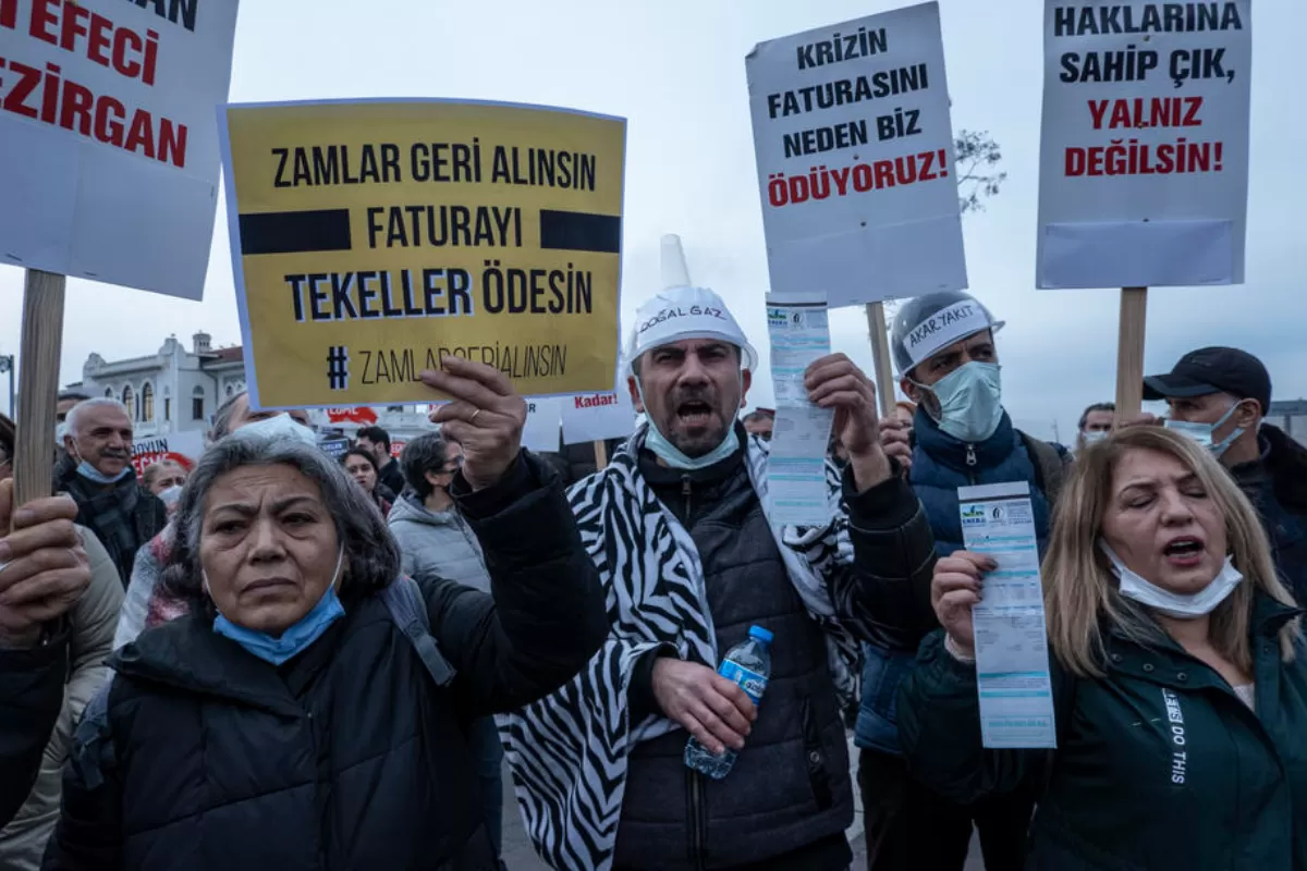 Inflația anuală în Turcia a ajuns, luna trecută, la 54,4%, un record nemaiatins din ianuarie 2002