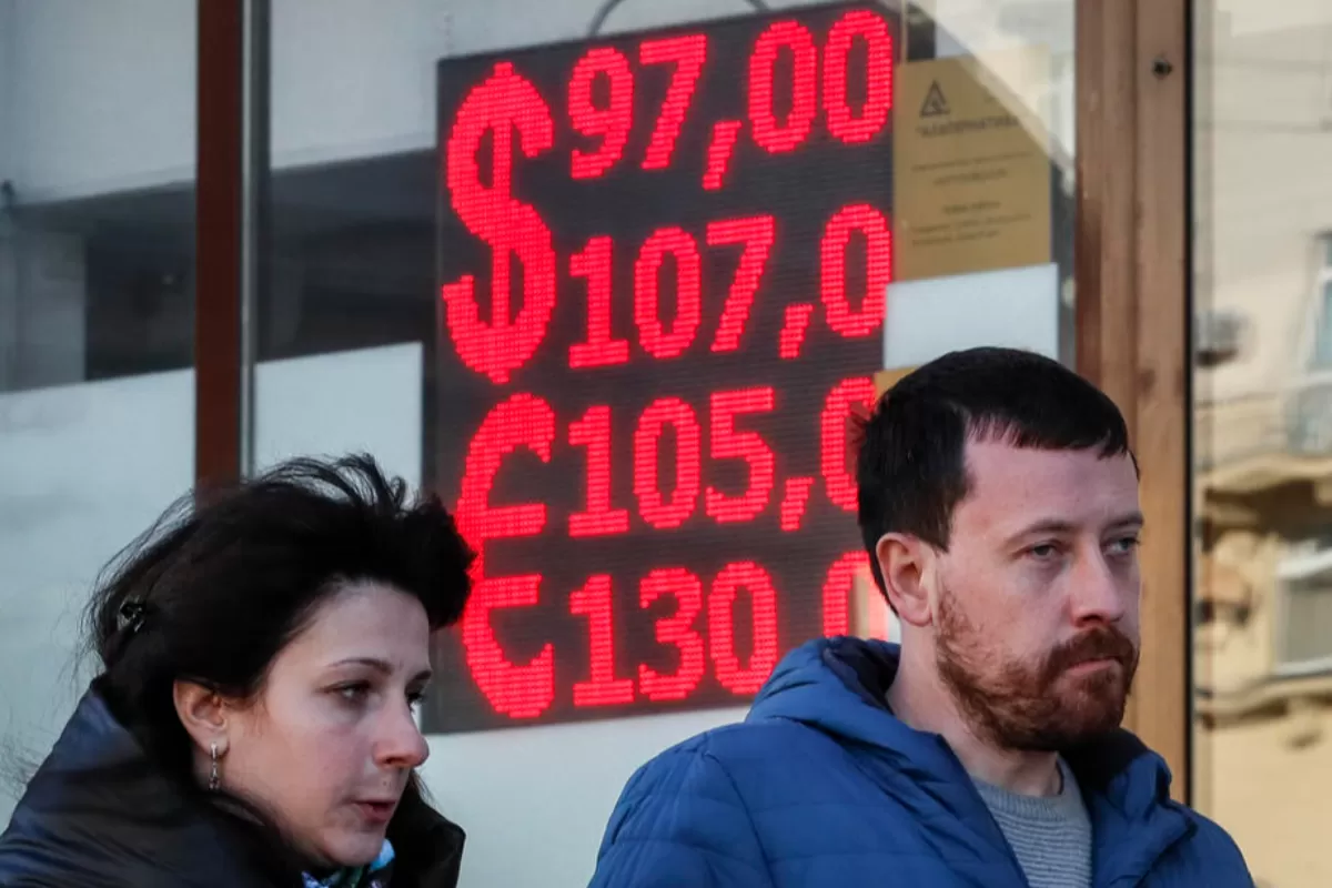 RĂZBOI ÎN UCRAINA: Visa și Mastercard își suspendă operațiunile din Rusia