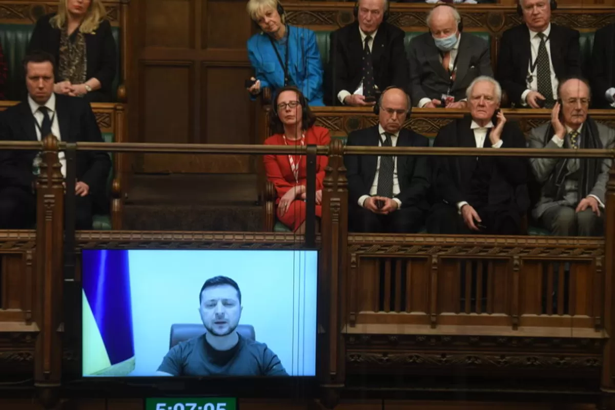 RĂZBOI ÎN UCRAINA: Preşedintele Volodimir Zelenski cere Marii Britanii să ajute mai mult Ucraina și să declare Rusia 